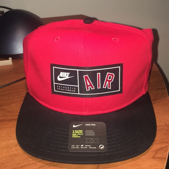 nike air true snapback